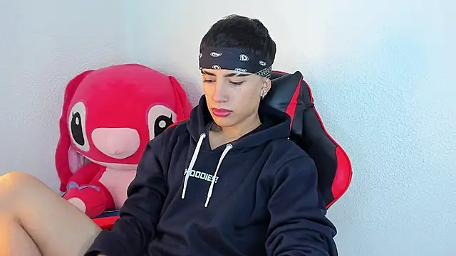 ThiagoDV online show from 11-22-25, 01:10