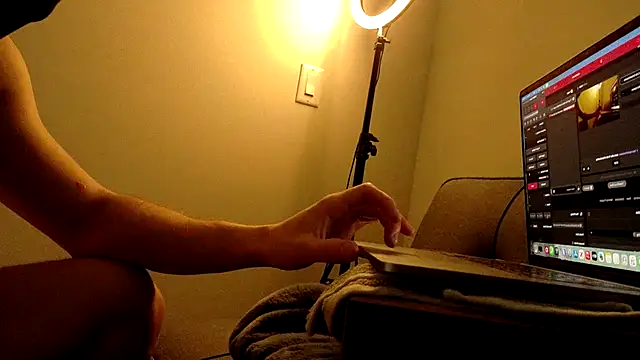 Snapshot of sculpteddesire chatting on 11-21-25, 07:23 sculpteddesire online show from 11-21-25, 07:23