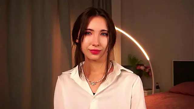 NanceeWestaway online show from 11-18-25, 06:01