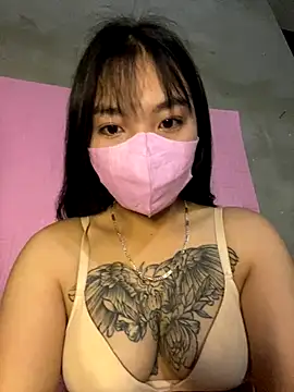 Snapshot of xu-ka chatting on 12-15-25, 12:04 xu-ka online show from 12-15-25, 12:04