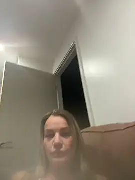 Cutebrowneyes  online show from 12-19-25, 11:12