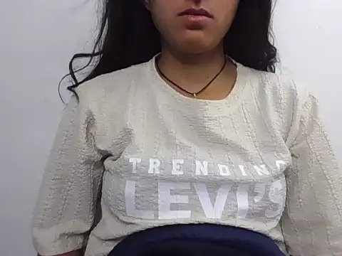 Snapshot of Anika_Singh chatting on 01-11-26, 05:01 Anika Singh online show from 01-11-26, 05:01