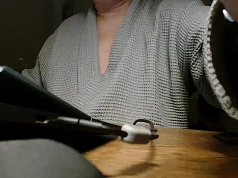 Snapshot of sssuka chatting on 02-11-26, 10:04 sssuka online show from 02-11-26, 10:04