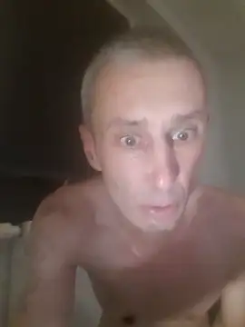 Snapshot of MaikBuoy chatting on 12-17-25, 01:55 MaikBuoy online show from 12-17-25, 01:55