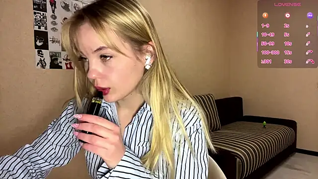 Snapshot of JestineParslow chatting on 12-19-25, 08:16 JestineParslow online show from 12-19-25, 08:16