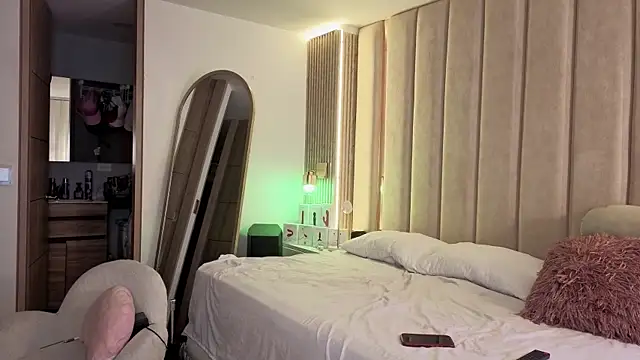 Snapshot of Iamnyxy chatting on 12-16-25, 11:04 Iamnyxy online show from 12-16-25, 11:04