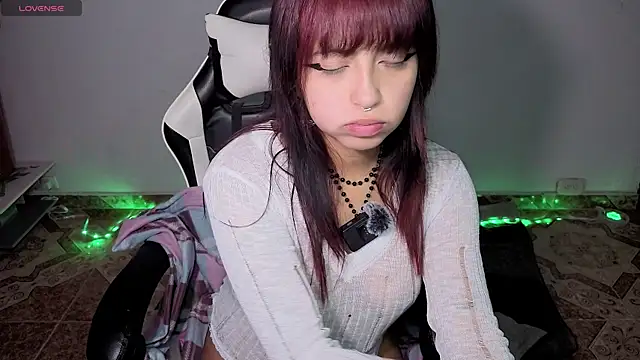 Snapshot of Melody_Ghot chatting on 12-17-25, 02:12 Melody Ghot online show from 12-17-25, 02:12