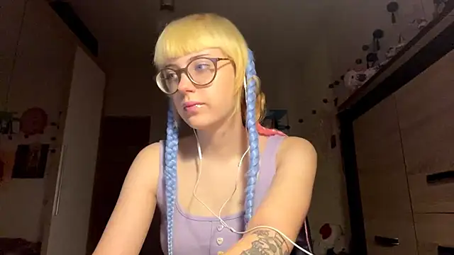 Snapshot of EffacedScan chatting on 12-03-25, 02:15 EffacedScan online show from 12-03-25, 02:15