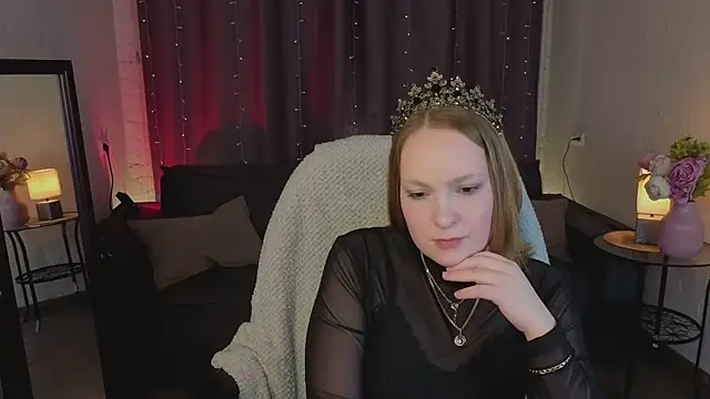 Snapshot of Elizabeth_Walson chatting on 11-18-25, 12:42 Elizabeth Walson online show from 11-18-25, 12:42