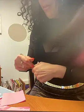 Snapshot of Deessenympho chatting on 01-19-26, 08:40 Deessenympho online show from 01-19-26, 08:40