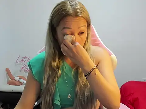 Snapshot of chrystal_sl852 chatting on 12-14-25, 12:27 chrystal sl852 online show from 12-14-25, 12:27