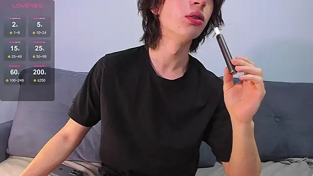 Snapshot of AlanReckless chatting on 11-21-25, 04:11 AlanReckless online show from 11-21-25, 04:11