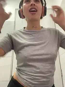 Snapshot of Dreana chatting on 01-15-26, 02:54 Dreana online show from 01-15-26, 02:54