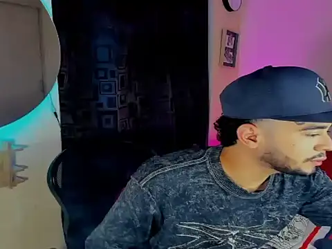 Snapshot of JohnE_Medina chatting on 12-05-25, 08:27 JohnE Medina online show from 12-05-25, 08:27