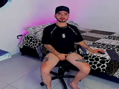 Snapshot of JohnE_Medina chatting on 01-10-26, 03:41 JohnE Medina online show from 01-10-26, 03:41