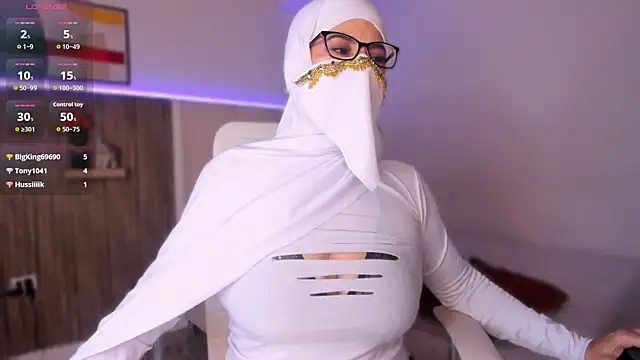 Hannaa Dolly online show from 12-15-25, 03:00