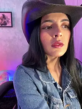 Snapshot of Cristal_Cerati_ chatting on 11-14-25, 05:33 Cristal Cerati online show from 11-14-25, 05:33