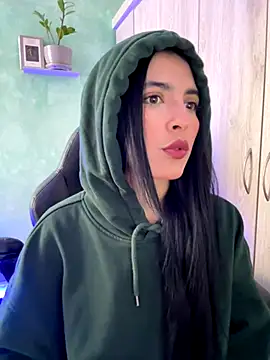 Snapshot of Cristal_Cerati_ chatting on 11-16-25, 02:33 Cristal Cerati online show from 11-16-25, 02:33