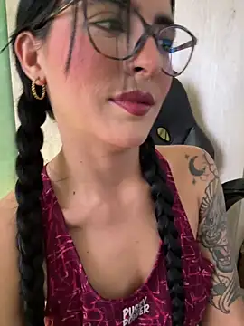 Snapshot of Cristal_Cerati_ chatting on 12-15-25, 04:44 Cristal Cerati online show from 12-15-25, 04:44