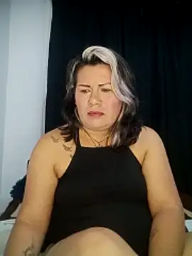 Snapshot of angi_daw chatting on 11-22-25, 03:38 angi daw online show from 11-22-25, 03:38