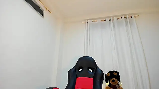 Snapshot of ana_maria___ chatting on 04-28-26, 02:27 ana maria online show from 04-28-26, 02:27