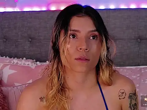 Snapshot of Antonella_Lee chatting on 11-18-25, 07:51 Antonella Lee online show from 11-18-25, 07:51