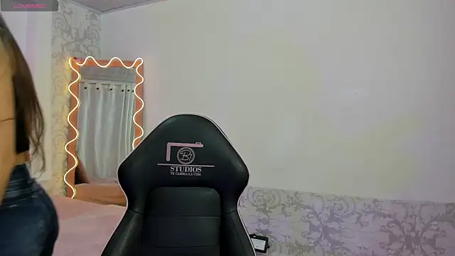 ISABELA TAY online show from 12-22-25, 11:40