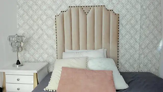 Snapshot of fallon_grey chatting on 12-22-25, 08:06 fallon grey online show from 12-22-25, 08:06