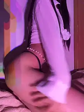 Bella wett online show from 11-19-25, 05:18