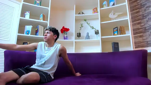 Snapshot of Boys_Pranks chatting on 11-18-25, 08:24 Boys Pranks online show from 11-18-25, 08:24