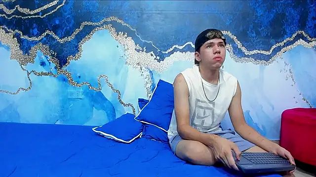 Snapshot of Boys_Pranks chatting on 11-27-25, 08:11 Boys Pranks online show from 11-27-25, 08:11