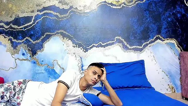 Snapshot of Boys_Pranks chatting on 11-28-25, 10:07 Boys Pranks online show from 11-28-25, 10:07