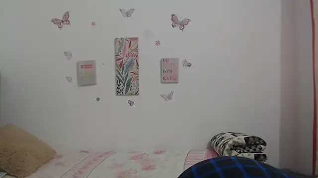 Snapshot of AishaOwens chatting on 12-04-25, 08:17 AishaOwens online show from 12-04-25, 08:17