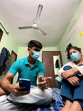 Snapshot of Cute_hotzara chatting on 11-19-25, 04:45 Cute hotzara online show from 11-19-25, 04:45