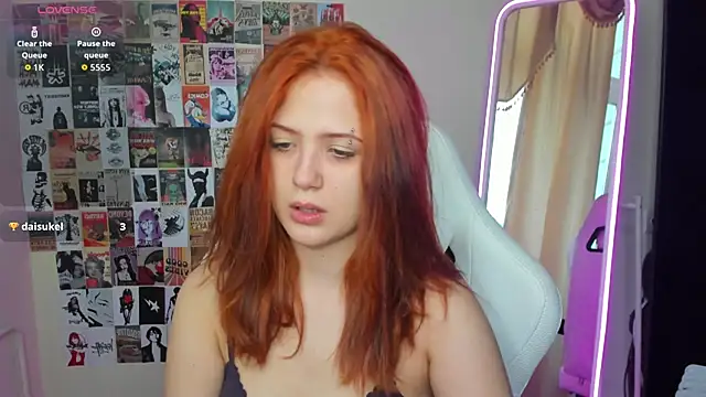 Snapshot of Anora_Miller chatting on 12-15-25, 08:18 Anora Miller online show from 12-15-25, 08:18