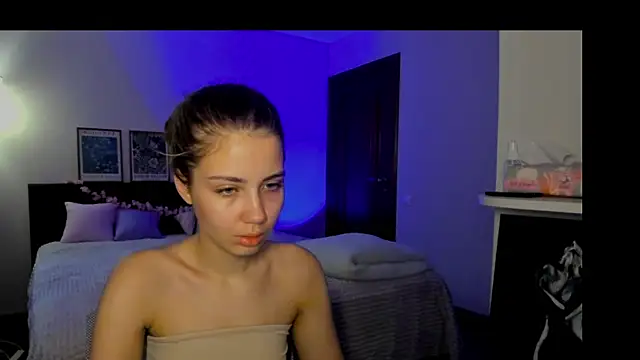 Snapshot of Aurora_Glow21 chatting on 06-10-26, 04:23 Aurora Glow21 online show from 06-10-26, 04:23