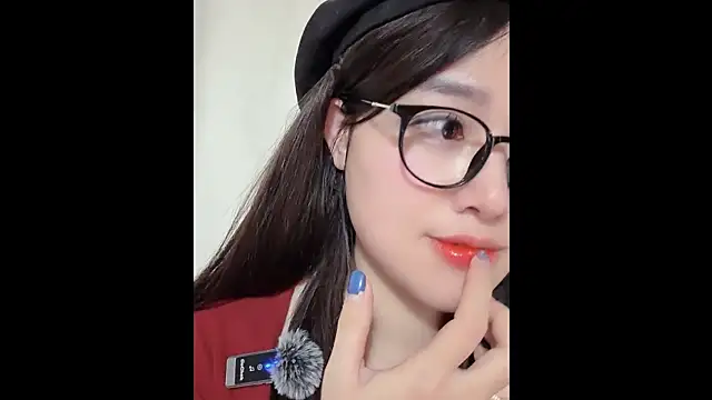 Snapshot of MiCandy-Lovee chatting on 11-24-25, 06:29 MiCandy-Lovee online show from 11-24-25, 06:29