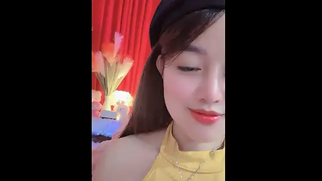 Snapshot of MiCandy-Lovee chatting on 12-02-25, 07:25 MiCandy-Lovee online show from 12-02-25, 07:25