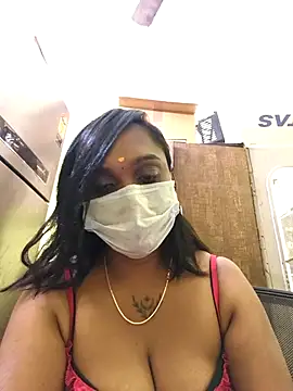 Snapshot of Dharshini98 chatting on 12-14-25, 01:16 Dharshini98 online show from 12-14-25, 01:16