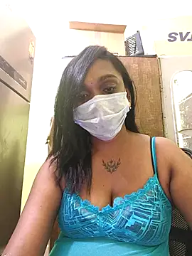 Snapshot of Dharshini98 chatting on 12-15-25, 01:21 Dharshini98 online show from 12-15-25, 01:21