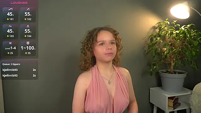 Snapshot of my_monique chatting on 12-05-25, 05:38 my monique online show from 12-05-25, 05:38