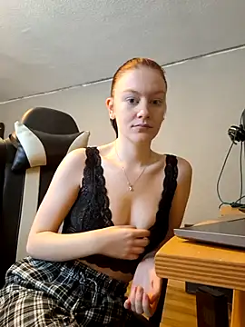 Snapshot of Lilly_hase chatting on 12-18-25, 09:37 Lilly hase online show from 12-18-25, 09:37