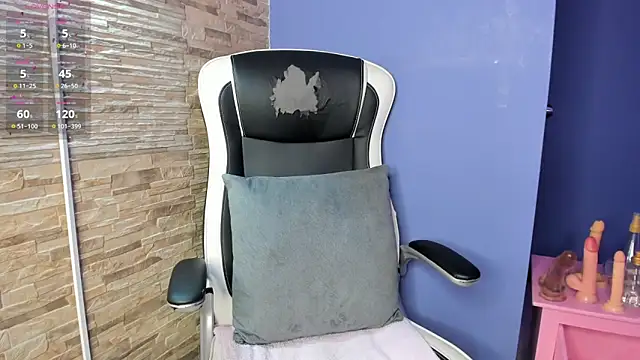 Snapshot of Julia_roberss chatting on 12-03-25, 03:14 Julia roberss online show from 12-03-25, 03:14