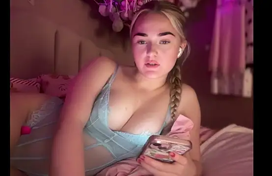 Snapshot of Pinkiepieexo chatting on 11-28-25, 07:49 Pinkiepieexo online show from 11-28-25, 07:49