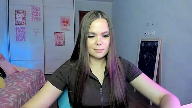 Snapshot of Kira_love_81 chatting on 05-21-26, 07:43 Kira love 81 online show from 05-21-26, 07:43