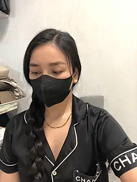 Snapshot of Tina_2k3 chatting on 11-27-25, 01:24 Tina 2k3 online show from 11-27-25, 01:24