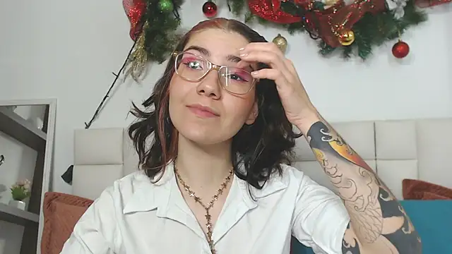 Snapshot of AriLumi chatting on 11-27-25, 07:49 AriLumi online show from 11-27-25, 07:49