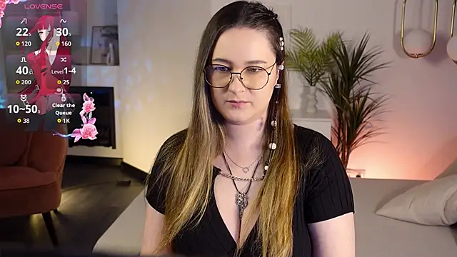 Snapshot of EmmaBloomm chatting on 11-26-25, 09:16 EmmaBloomm online show from 11-26-25, 09:16