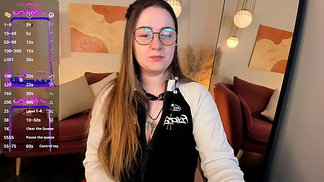 Snapshot of EmmaBloomm chatting on 12-14-25, 09:08 EmmaBloomm online show from 12-14-25, 09:08