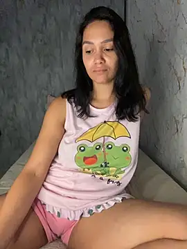 Snapshot of carolsapequinha chatting on 11-26-25, 12:28 carolsapequinha online show from 11-26-25, 12:28